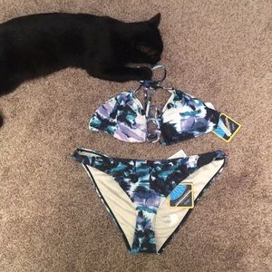 Bikini set (kitty not included 😺)